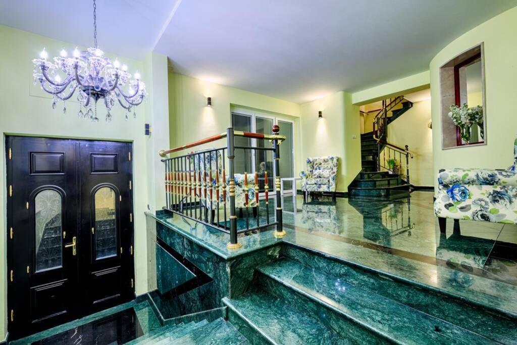 Seafront Apartment Duo Vis Bagian luar foto